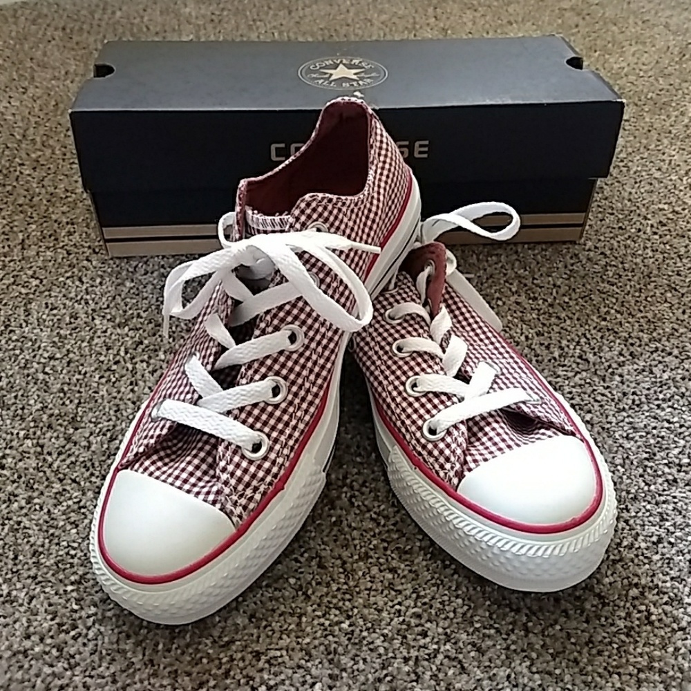 Red gingham low top Converse